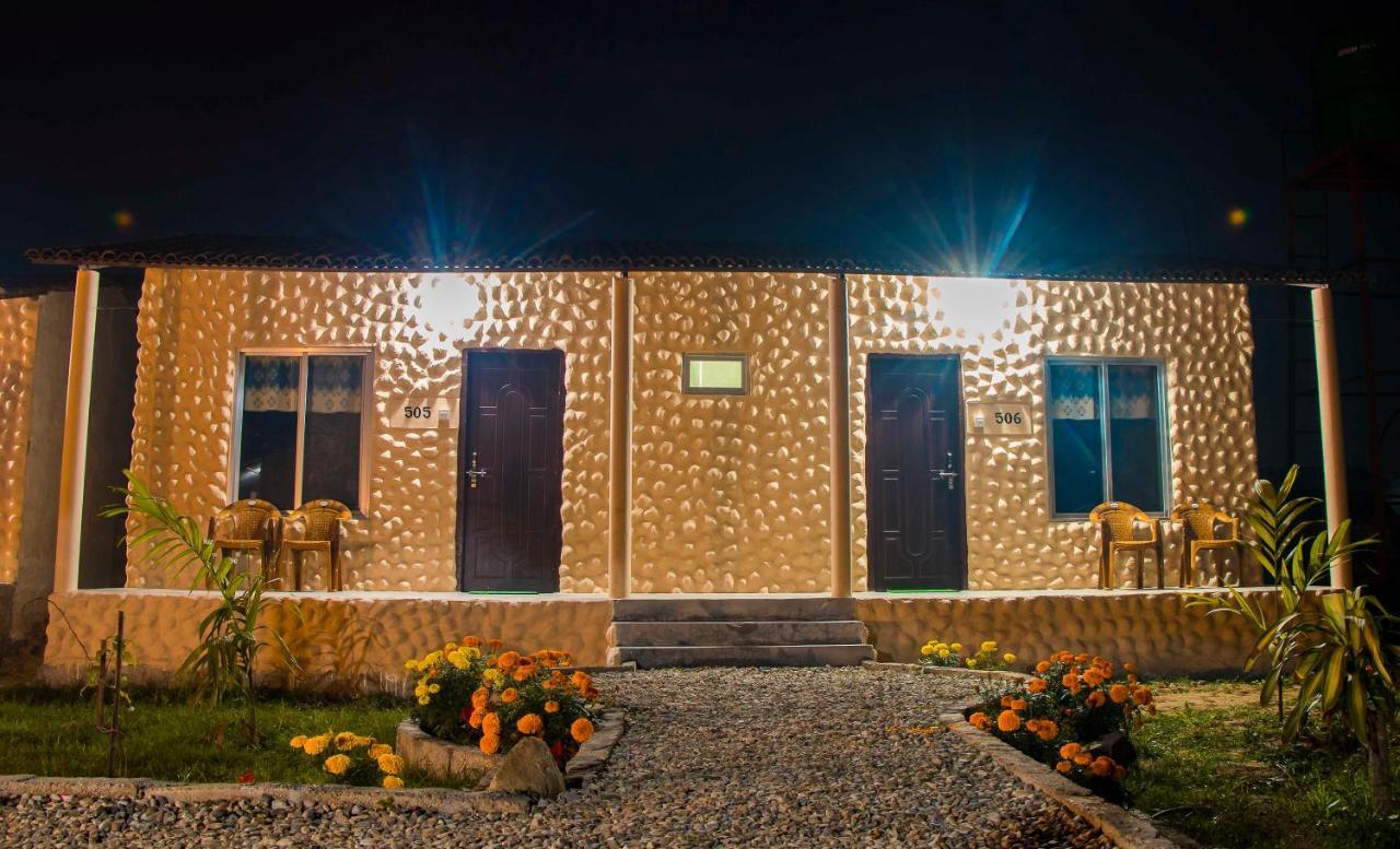 Hotel Tiger Tops Саураха Экстерьер фото